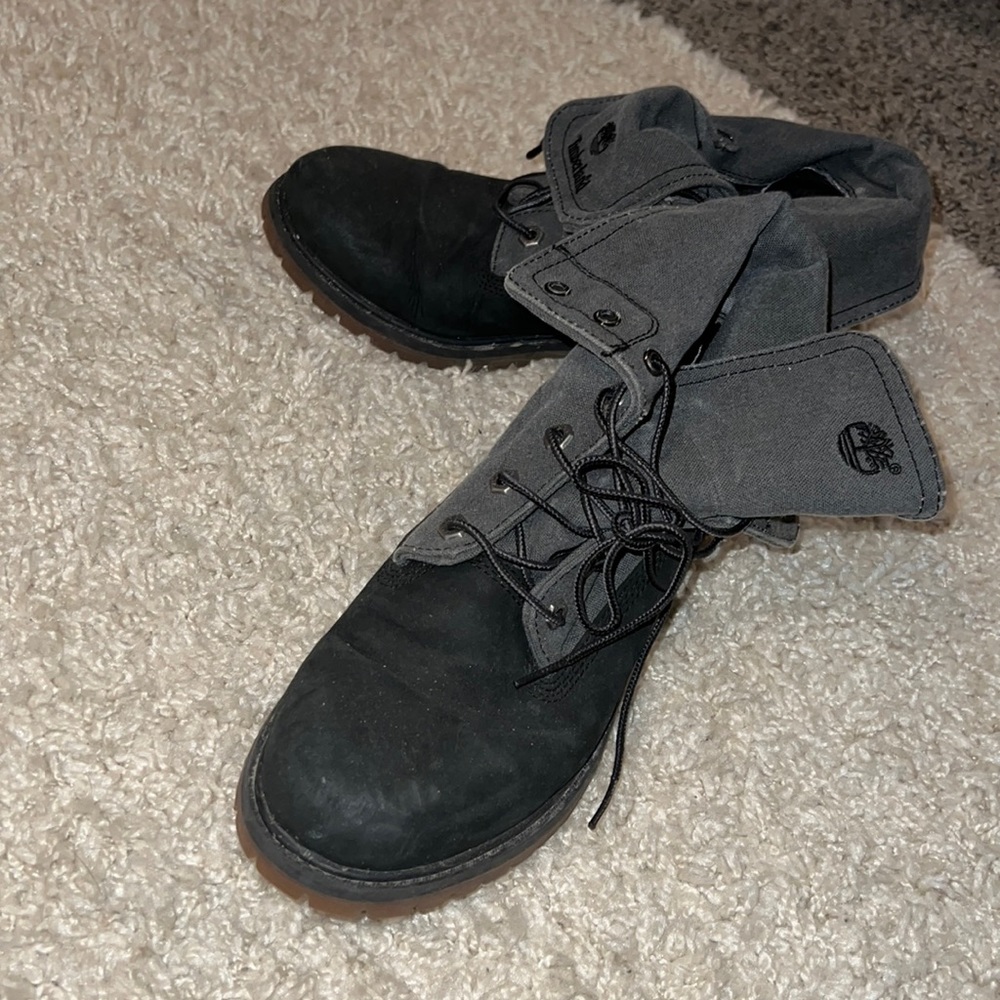 Barely worn, two tone Timberland boots! US size 9.5 Women’s! RARE find!